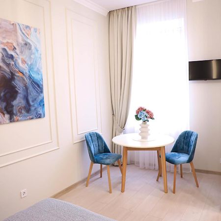 Modern Apartment, 3Mins To Opera Lviv Exterior photo
